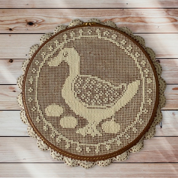Other - Large ceramic needlepoint round of duck - rustic farmhouse decor